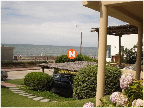 Casa En Venta, Peninsula, Punta Del Este, 4 Dormitorios.- Ref: 207873