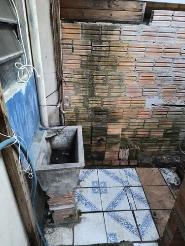 2 Casas ( Alvenaria E Madeira)