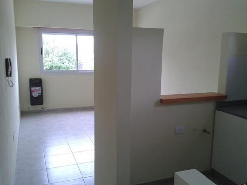 Imagen 4 de 9 de Departamento -1 Dorm. Av. 72 Entre 2 Y 3 La Plata