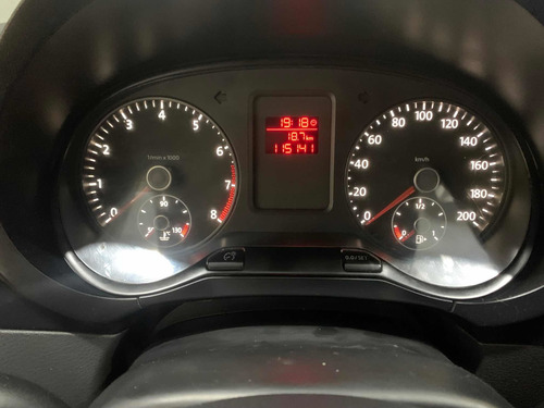 Imagem 10 de 10 de Volkswagen Fox 1.0 Vht Trend Total Flex 5p 2013
