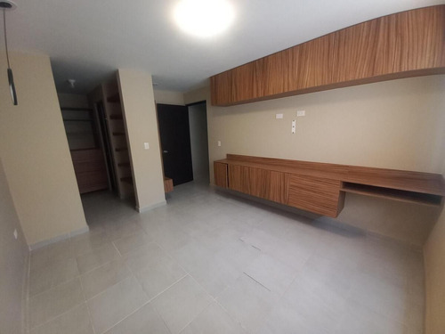Hermoso Departamento Entre El Refugio Y Zibata, 2 Recámaras, 2 Baños, 2 Autos