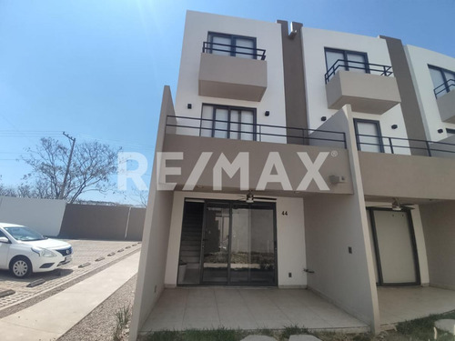 Casa En Venta En Aquasol, Morelos