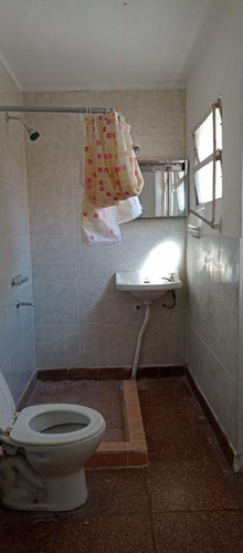 Imagen 3 de 4 de Casa 2 Amb Con Fondo Y Cochera Descubierta
