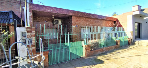 Casa 135 M2 Cubiertos C/ Terreno 454,5 M2 C/garaje Moron Sur