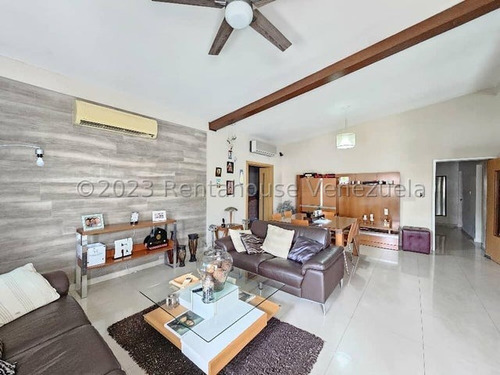 Se Vende Casa Quinta San Jacinto Maracay 24-10972 Ec
