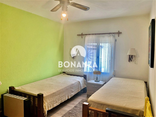 Casa En Venta En Piriápolis Punta Fría Con Vista Al Mar Y A Los Cerro. A 150 Metros De La Rambla