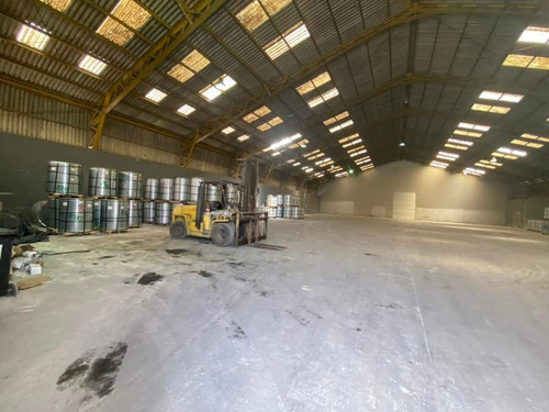 Gran Terreno Con Bodegaje Industrial, Sector Jaime Repullo.