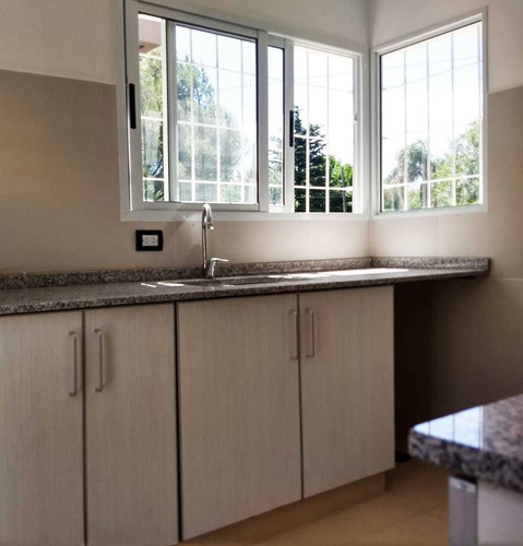 Imagen 3 de 10 de Duplex Venta Villa Allende Golf