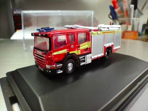 Imagen 2 de 9 de Carro Bomberos, Escala N, Oxford, Scania Pump Ladder Surrey