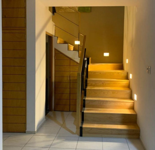 Venta De Casa En Centro Sur, Claustros Del Sur, 4 Recamaras, 4.5 Baños, Jardín
