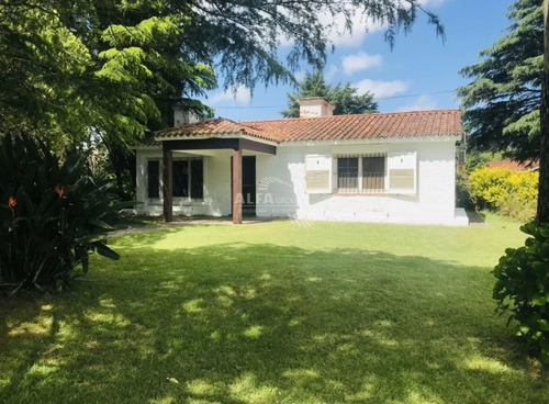 Imagen 1 de 11 de Cantegril, Casa De 2 Dormitorios - Punta Del Este Cantegril