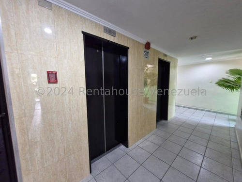 Oficina En Venta Zona Norte Torre Maracay Urb El Bosque 25-16138 Hc