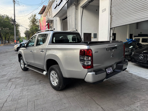 Mitsubishi L200 2.4 Cabina Doble 4x2 Mt