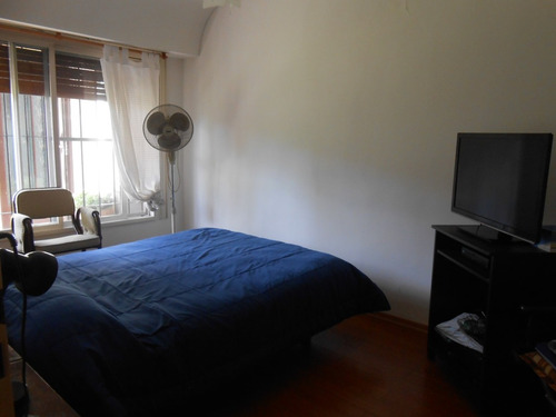 Imagen 5 de 9 de Castelar Norte. Gran Chalet. San Nicolas 1600