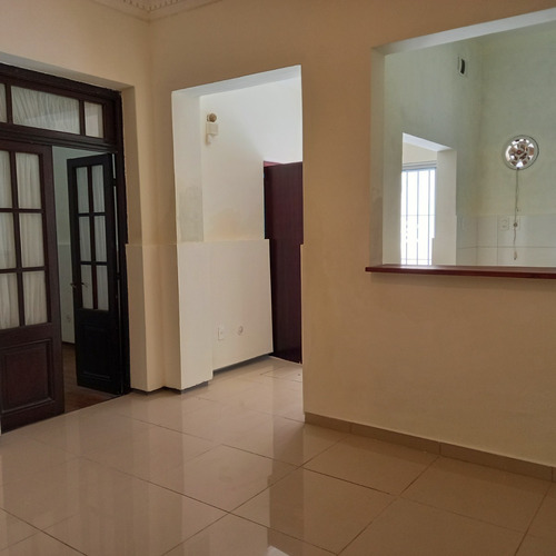 Imagen 8 de 19 de Dueño Vende Casa De Época Remodelada, Planta Baja, En Zona Tranquila De Pocitos. 120 Mts Cuadrados Superficie Total Del Terreno. Con Garaje Y Patio.