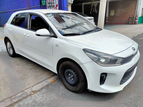 Imagen 3 de 11 de Kia Rio 2018 1.6 Lx Hatchback Estándar
