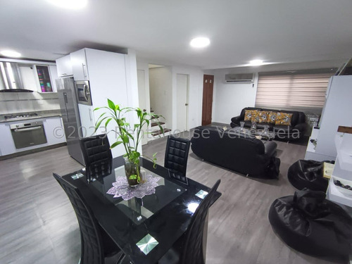 Imagen 19 de 30 de Hermoso Townhouse Ubicado En Conjunto Cerrado Con Pozo, Vigilancia Privada Y Doble Porton De Acceso, Es Moderno Y Tendencia Minimalista, Cuenta Con Su Cocina Empotrada Equipada, Pisos Laminados