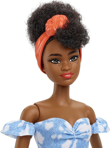 Imagem 1 de 7 de Barbie Fashionistas 185 Negra Turbante Sardas 2022 Bandana