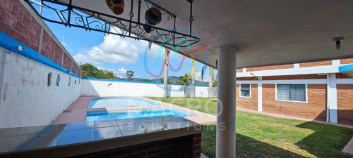 Casa En Renta En Fracc. Citlalin Con Amplio Jardín, Alberca Y Palapa