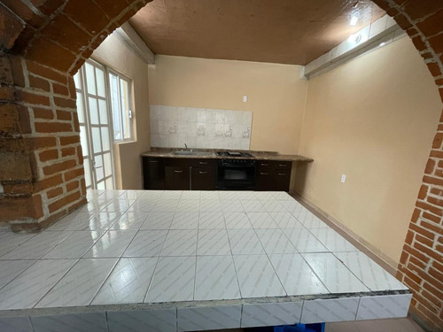 Azcapotzalco, Trabajadores De Hierro, Departamento Con Una Recamara Y Un Baño. Sin Estacionamiento En Renta.