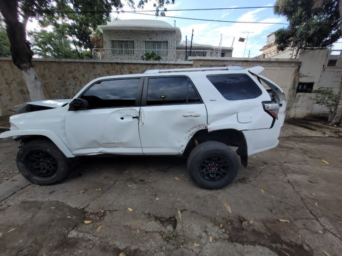 Imagen 7 de 11 de Toyota 4runner Sr5 4x2 Chocada