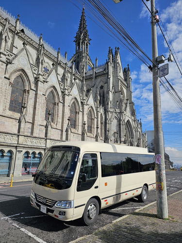 Furgoneta De Alquiler Para Viajes De Turismo Nivel Nacional