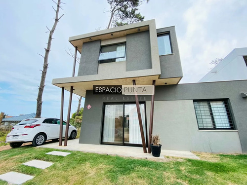 Vendo  Casa De Tres Dormitorios En Montoya, La Barra , Punta Del Este