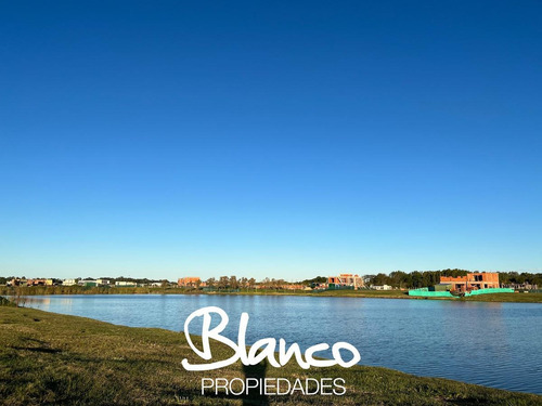 Imagen 4 de 18 de A La Laguna! Lindísimo Lote De 633 Metros En El Barrio Santa Ana - Villanueva