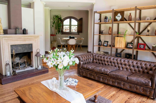 Casa De 6 Ambientes En Venta Con Cochera En Las Lomas De San Isidro