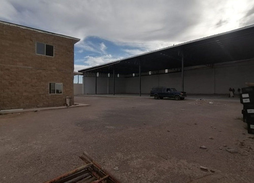 En Renta Bodega Industrial, Con Anden Y Oficinas, En La Deportistas