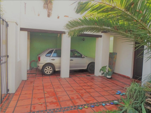 Imagen 19 de 20 de Casa En Venta Amplia Con 4 Dorm, Con Jardín Y Garaje Techado