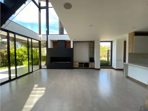 Hermosa Casa Para La Venta En Llanogrande