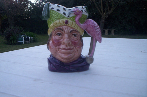 Excelente Jarra Royal Doulton The Ugly Duchess (small)