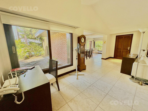 Venta Casa En Playa Mansa 4 Dormitorios, A Dos Cuadras Del Mar