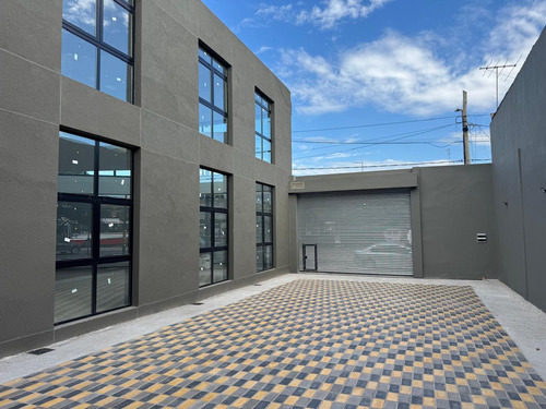 Local Comercial En Esquina S/ Avenida - A Estrenar 374 M² Cub. 2 Plantas - S.justo (ctro)