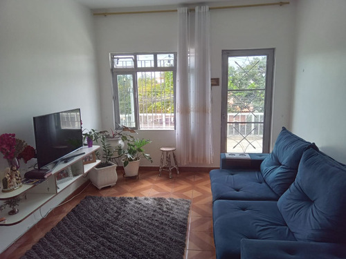 Casa Grande, Com Ótima Acessibilidade E Gerando Renda.