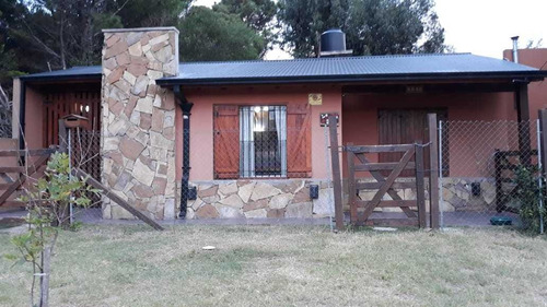 Casa Con 2 Dormitorios,living Comedor,cocina,baño,garage