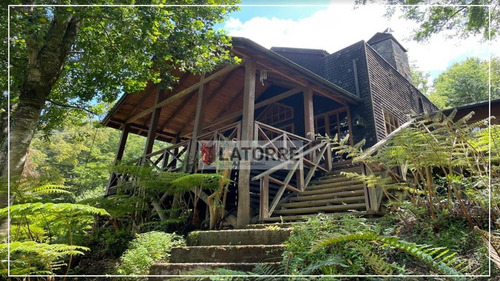 Casa En Venta De 5 Dorm. En Cunco