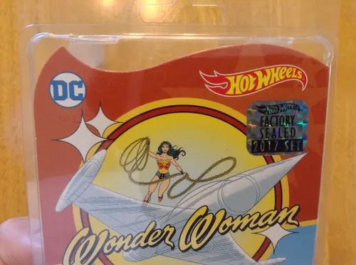 Hot wheels wonder woman invisible jet 2017 hotsell