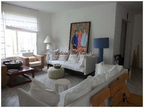 Venta Casa En El Chorro, 5 Dormitorios Hermosa Vista Al Mar - Ref: 16511