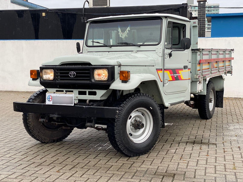 Toyota Bandeirante 4x4 red.