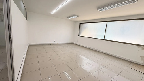 Local Alto Tráfico Av. Apoquindo Las Condes 214 Mt2 Totale