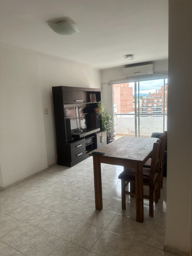 Departamento 2 Dormitorios En Artigas, 50 Mts Bv San Juan