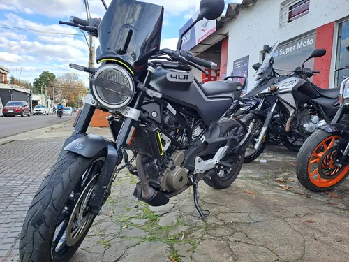 Husqvarna Svartpilen 401 Negra - 100% Financiada