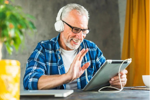 Auxílio Online E Offline Em Computadores Para Idosos