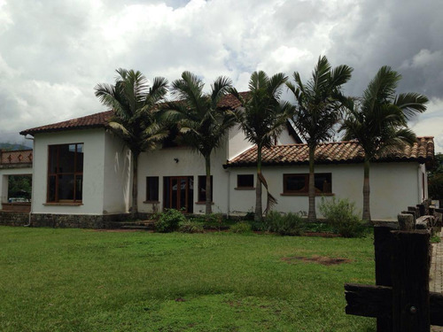 Finca En Venta En La Ceja ( Via Hacia La Union A 2,5 Km Del Parque Principal)