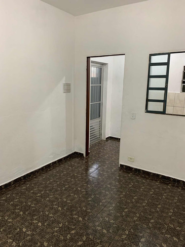 Casa De 3 Cômodos + Lavanderia Compartilhada