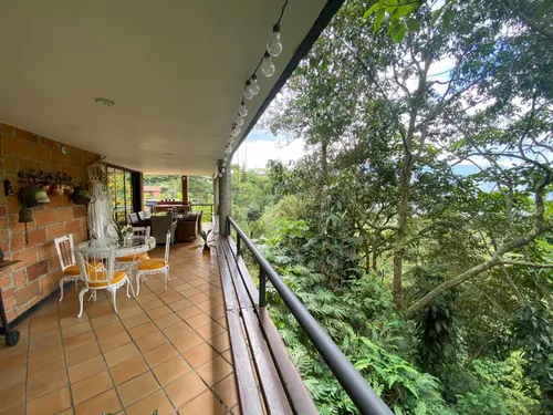 Casa En Venta En Las Brisas. Cod V10099