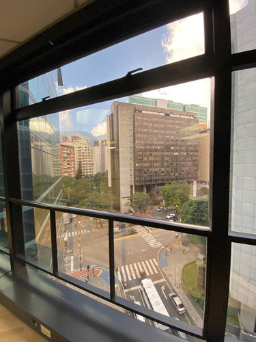 Oficina En Alquiler 127 M2- Urb. El Rosal
