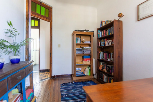 Única En Su Estilo. Venta De Casa En Malvin, 5 Dormitorios, Padrón Único.